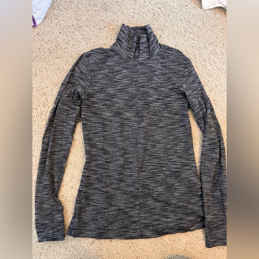 Lululemon Gray Long Sleeve Turtleneck Top with Open Back Size 6